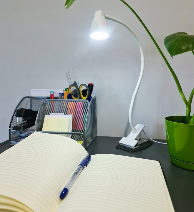 Lampka Biurkowa Z Metalowym Klipsem I Podstawką Biała Izoxis - obrazek 2